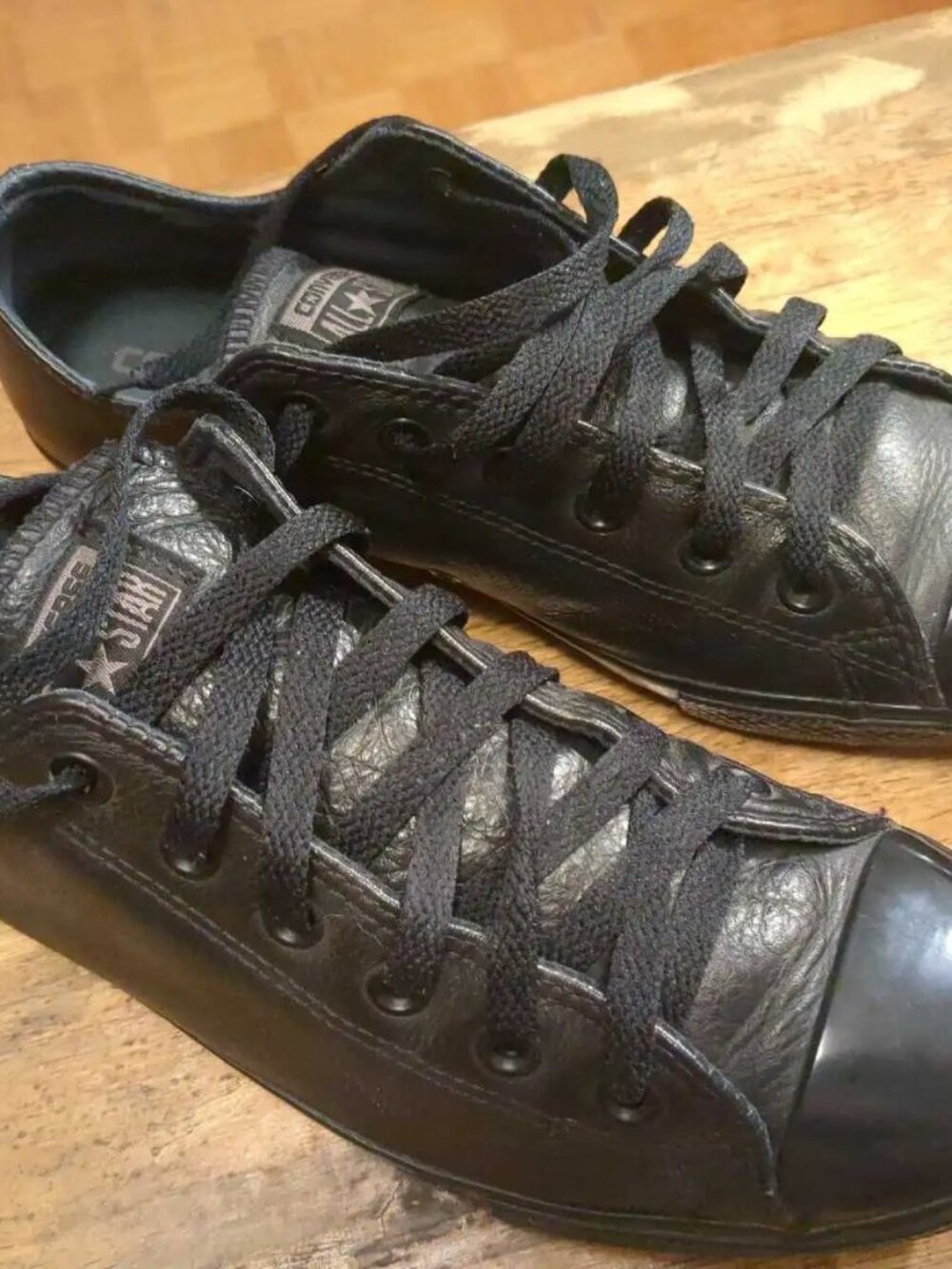 Converse Unisex Leather Black Low Top Shoes - Size 8 M, 9.5 W